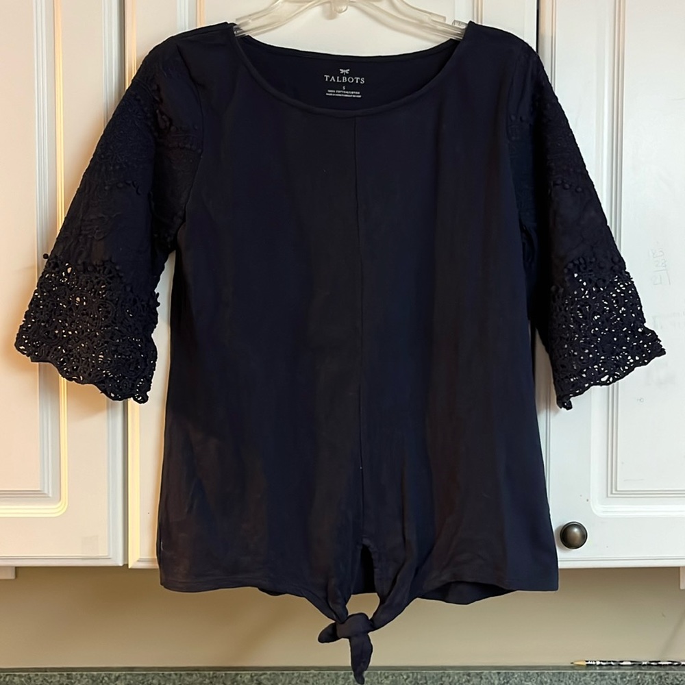 Talbots three-quarter sleeve cotton shirt.
Size: S
Color: navy